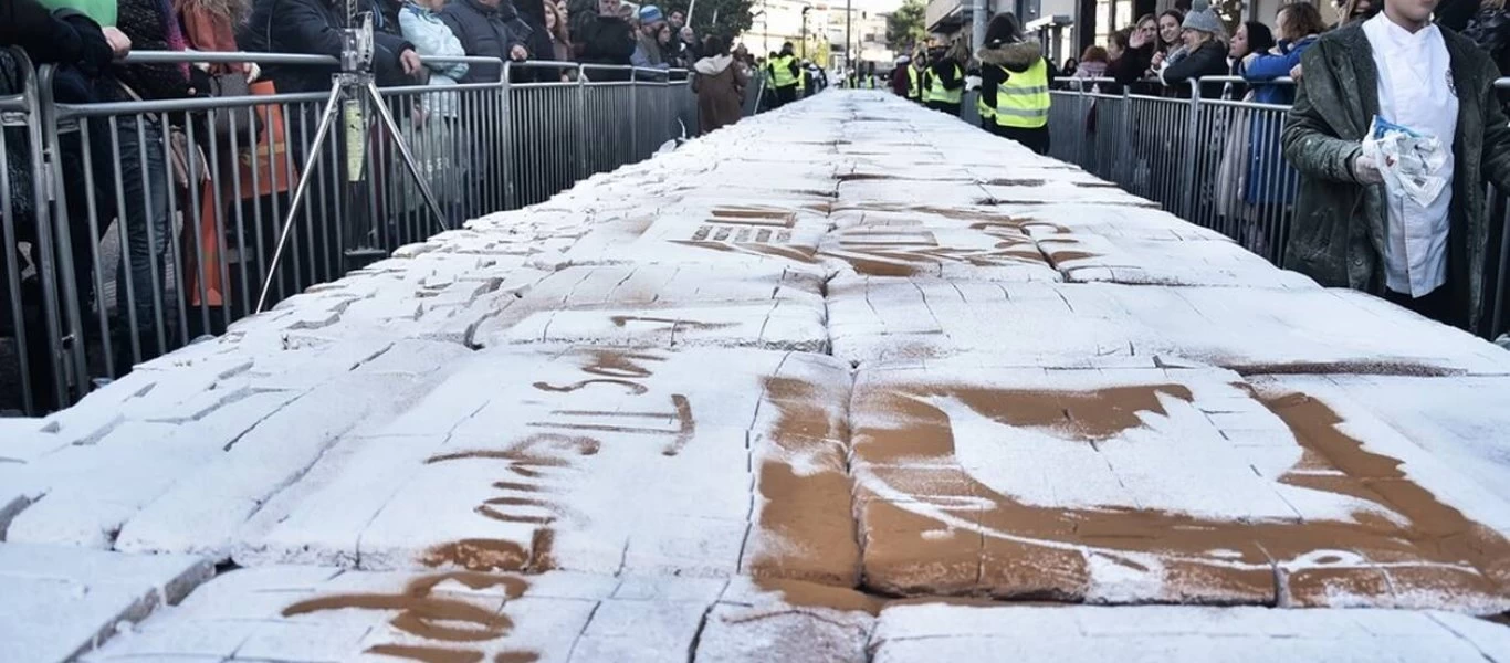 Παραμονή Πρωτοχρονιάς 2019: Με βασιλόπιτα γίγας 5 τόνων στο Περιστέρι (φωτο)